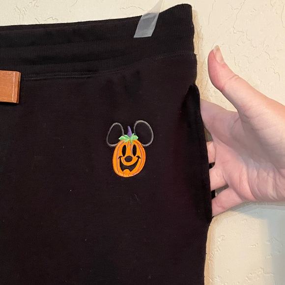 🎃Host Pick🎃Disney Halloween Joggers From 2021 Season, size 2xl - Picture 6 of 16